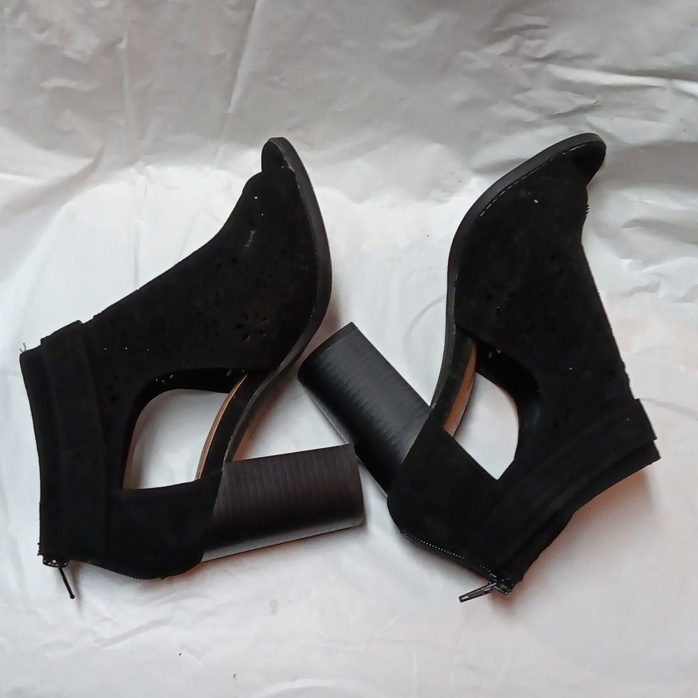 Report Elegant Black Women's Block Heeled Sandals Size 7 - Picture 7 of 12